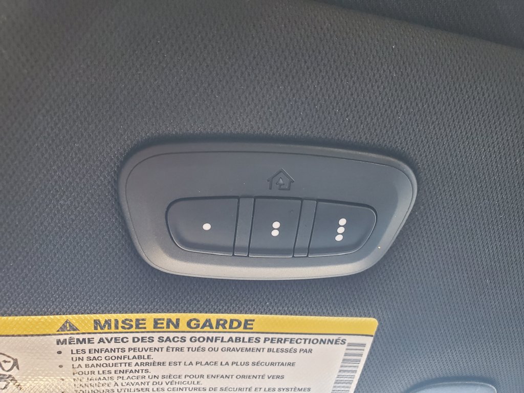 Used 2025 Chrysler Pacifica Limited FWD image 36