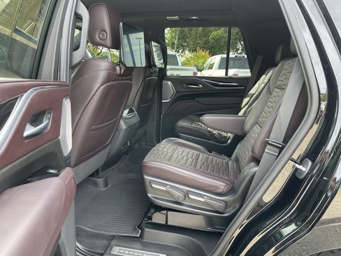 Used 2023 Cadillac Escalade Premium Luxury Platinum w/ LPO, Floor Liner Package AWD/4WD image 31