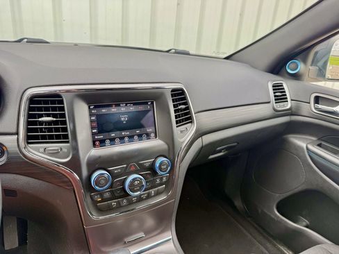 Used 2020 Jeep Grand Cherokee Laredo AWD/4WD image 19