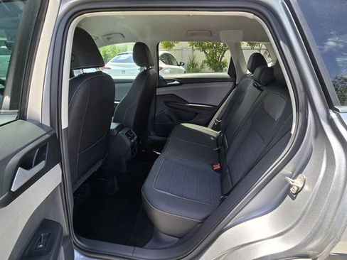 Certified 2023 Volkswagen Taos SE FWD image 14