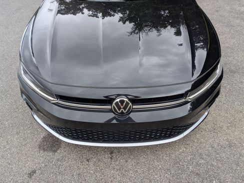 Used 2025 Volkswagen Jetta SE w/ Sunroof Package FWD image 12