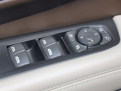 Used 2025 GMC Yukon Elevation AWD/4WD image 23