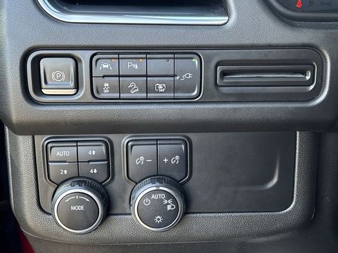 Used 2022 Chevrolet Tahoe Z71 w/ Luxury Package image 18