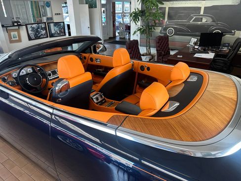 Used 2016 Rolls-Royce Dawn RWD image 9