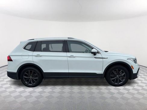 Used 2022 Volkswagen Tiguan SE w/ Panoramic Sunroof Package FWD image 4