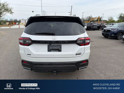 Used 2023 Honda Pilot Sport image 7
