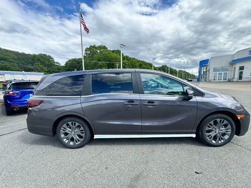 New 2026 Honda Odyssey Touring image 5