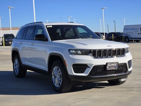 New 2025 Jeep Grand Cherokee 4WD image 2
