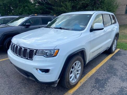 Used 2022 Jeep Grand Cherokee Laredo E w/ Security & Convenience Group AWD/4WD image 2