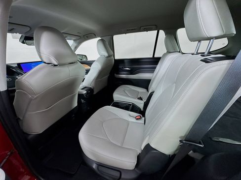 Certified 2024 Toyota Grand Highlander AWD image 23