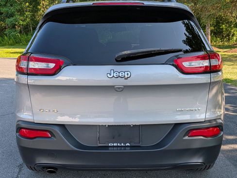 Used 2016 Jeep Cherokee Sport w/ Cold Weather Group AWD/4WD image 10