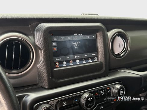 Used 2023 Jeep Gladiator Sport AWD/4WD image 15