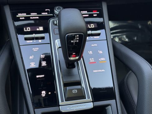 Certified 2022 Porsche Cayenne Platinum Edition AWD/4WD image 31