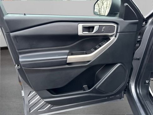 Used 2022 Ford Explorer XLT w/ Equipment Group 202A image 24