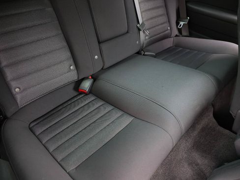 Used 2010 Dodge Challenger SE RWD image 12