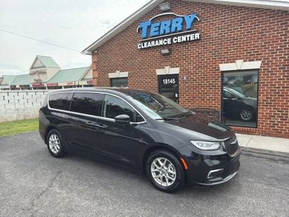 Used 2023 Chrysler Pacifica Touring-L