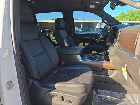 Used 2024 Chevrolet Silverado 2500 High Country w/ High Country Premium Package AWD/4WD image 38