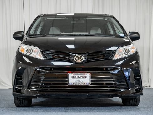 Used 2020 Toyota Sienna L image 2