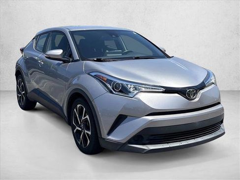 Used 2019 Toyota C-HR XLE FWD image 3