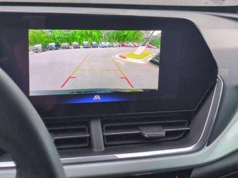 Used 2025 Chevrolet Trax LT w/ Driver Confidence Package FWD image 19