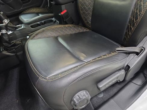Used 2021 Jeep Gladiator Overland AWD/4WD image 28