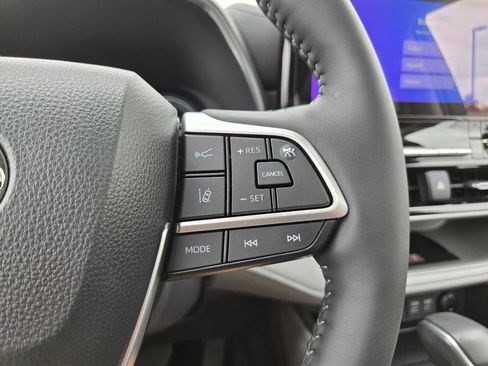 Certified 2025 Toyota Highlander Platinum AWD/4WD image 34