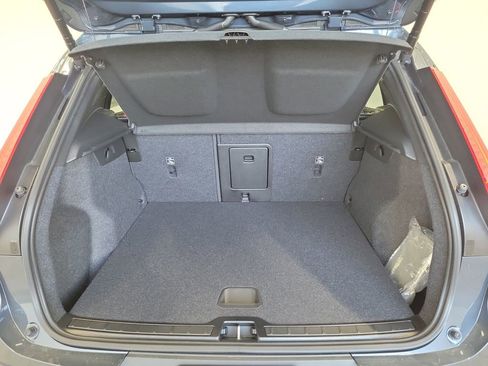New 2026 Volvo XC40 B5 Core AWD/4WD image 10