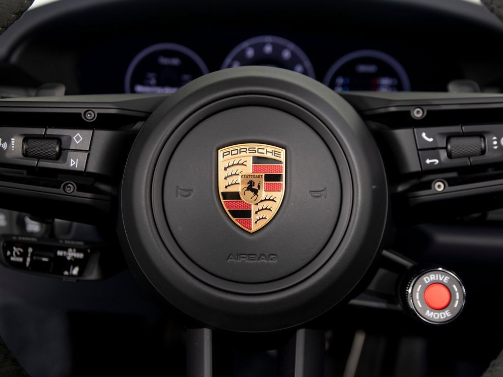 Certified 2025 Porsche 911 Carrera GTS RWD image 33