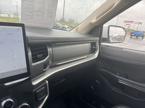 Used 2024 Ford Expedition XLT image 16