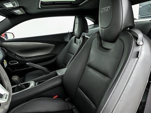 Used 2015 Chevrolet Camaro SS w/ SS Performance Package RWD image 17