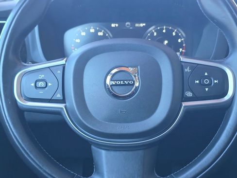 Used 2019 Volvo XC60 T5 Momentum w/ Multimedia Package AWD/4WD image 16