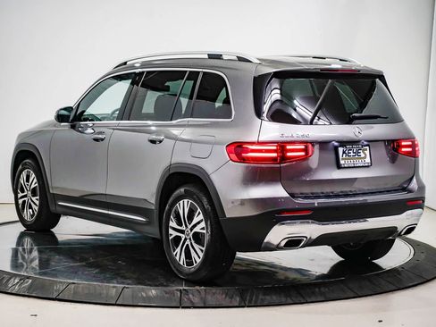 Used 2026 Mercedes-Benz GLB 250 image 2