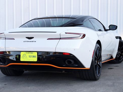 Used 2022 Aston Martin DB11 Coupe image 5