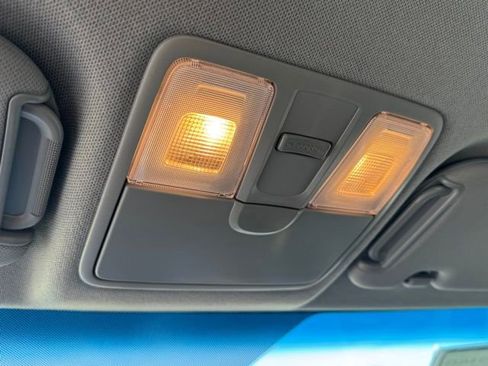 Used 2016 Hyundai Veloster Base image 21