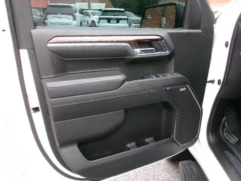 Used 2024 Chevrolet Silverado 1500 RST AWD/4WD image 19