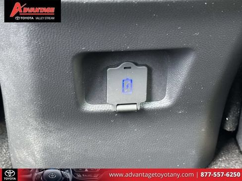Used 2023 Toyota RAV4 LE AWD/4WD image 17