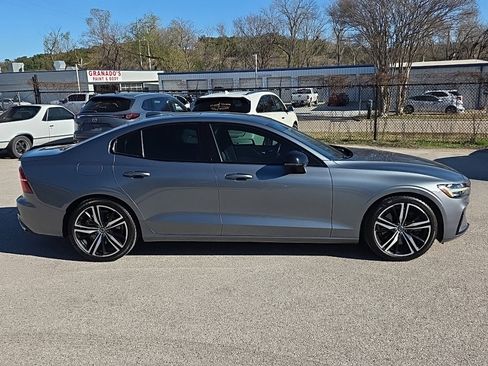 Used 2019 Volvo S60 T6 R-Design image 5