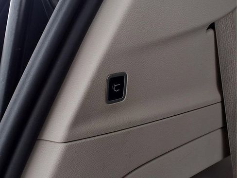 Used 2023 Chrysler Pacifica Touring-L FWD image 26
