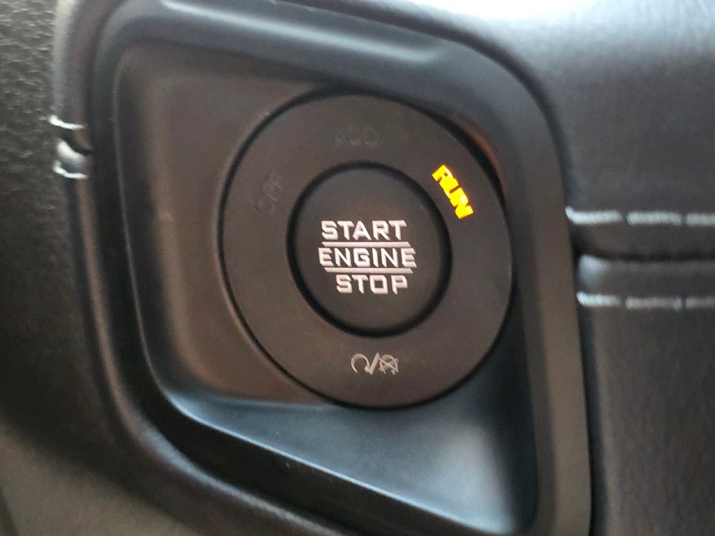 Used 2025 Jeep Gladiator Mojave w/ Convenience Group AWD/4WD image 40