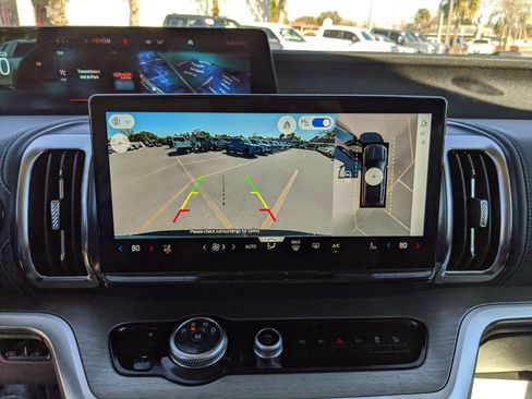 Certified 2025 Ford Expedition Platinum image 30