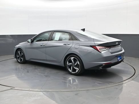 Certified 2021 Hyundai Elantra Limited FWD image 8