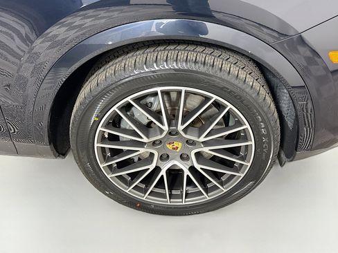 Used 2021 Porsche Cayenne S image 31