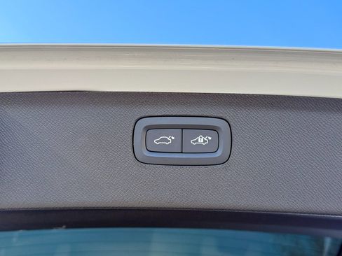 Used 2025 Volvo XC90 T8 Ultra w/ Protection Package image 14