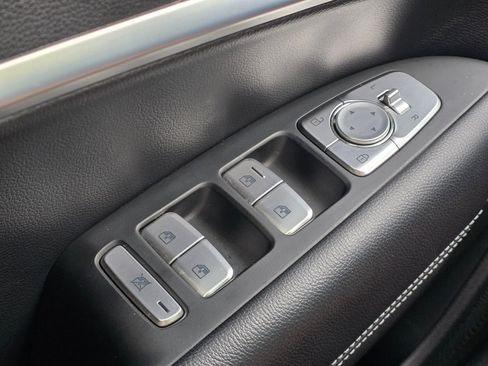 Used 2023 Genesis G70 2.0T image 23