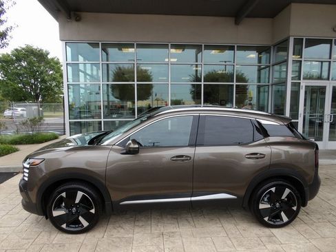 Certified 2025 Nissan Kicks SR image 4