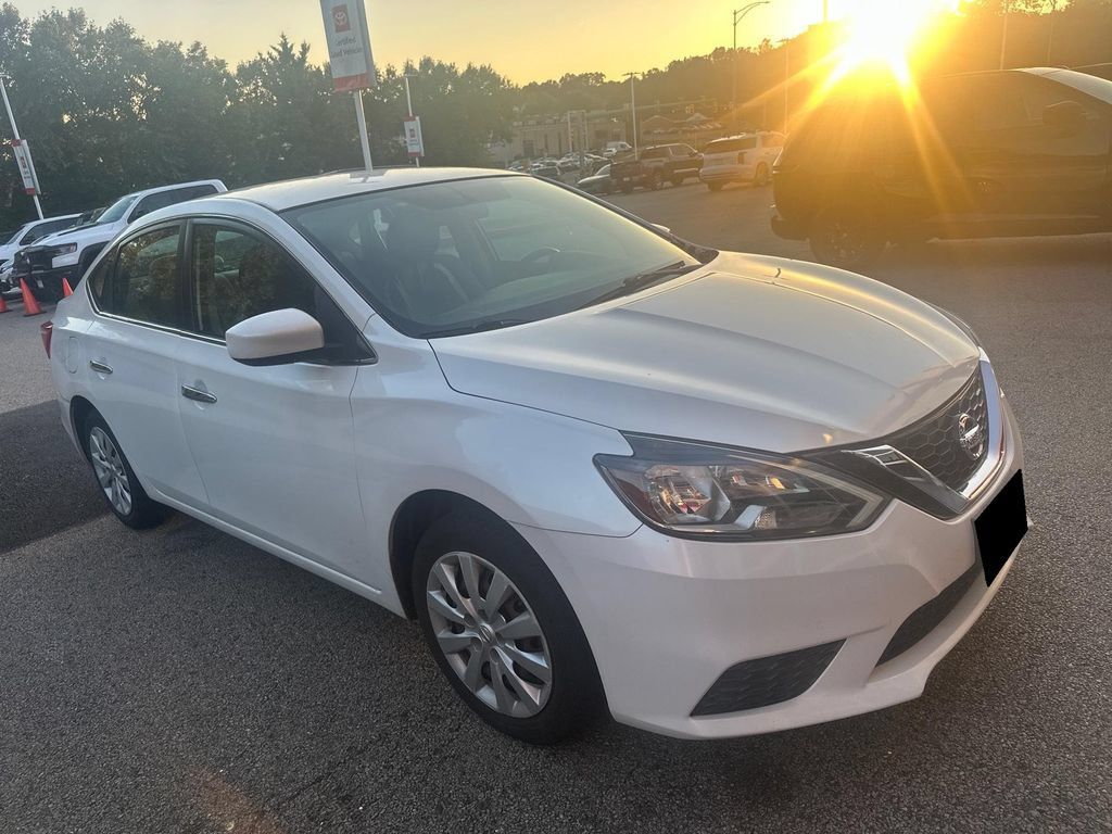 Used 2017 Nissan Sentra SV FWD image 3