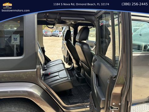 Used 2018 Jeep Wrangler Unlimited Sahara w/ Connectivity Group image 17