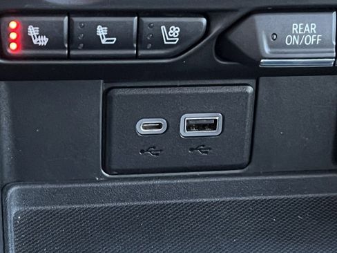 Used 2023 GMC Yukon XL AT4 image 31