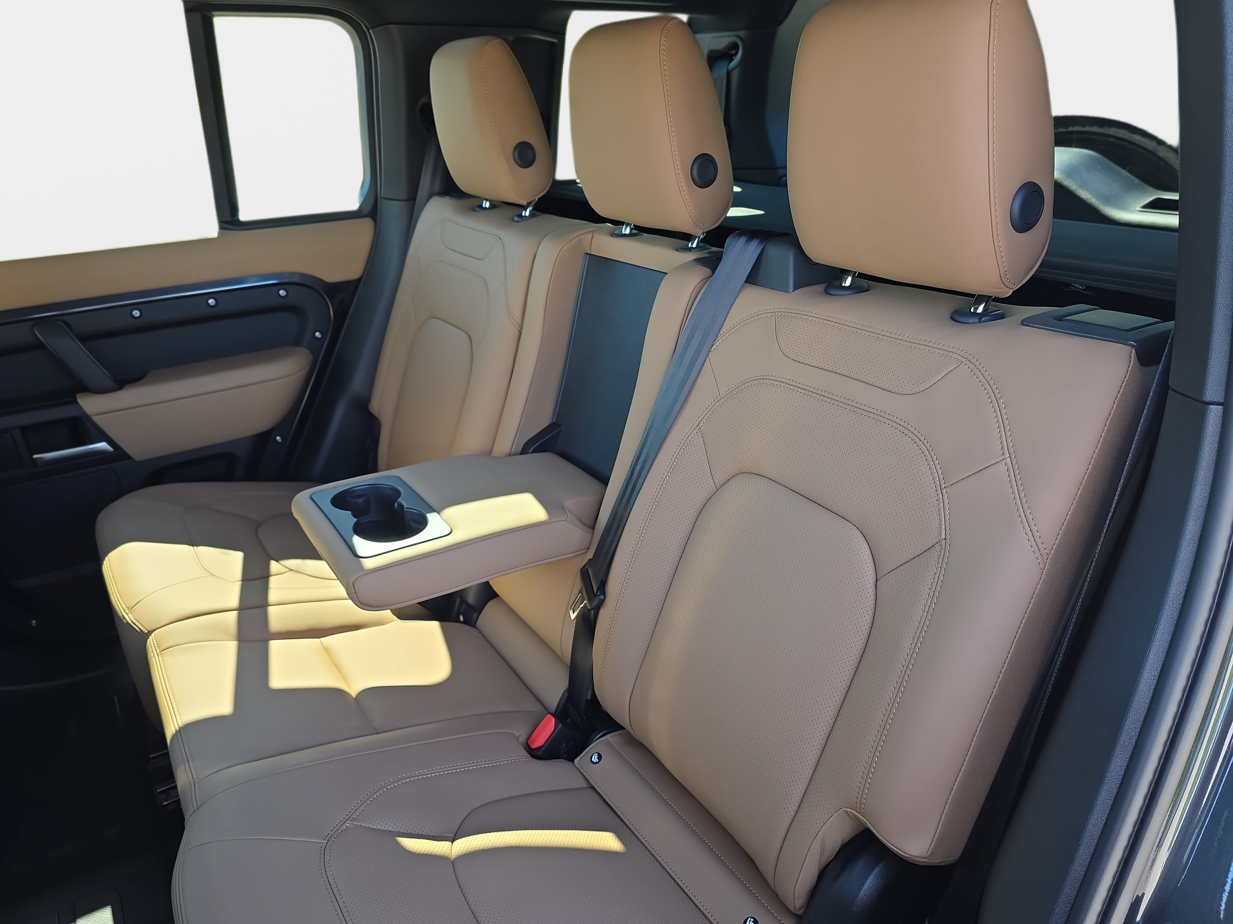 New 2026 Land Rover Defender 110 X-Dynamic SE AWD/4WD image 13
