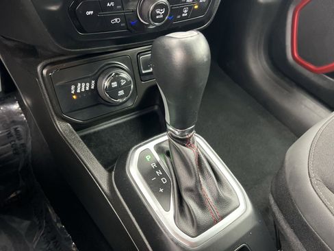Used 2023 Jeep Renegade Trailhawk AWD/4WD image 30
